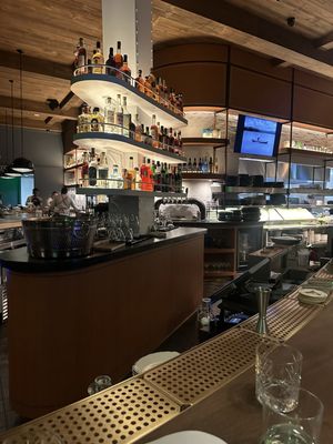 Cordelia Fishbar by null