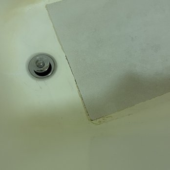 Kahler Inn & Suites - Disgusting tub. I was afraid to use it due to the filth - Hotels Near Me - Rochester, Minnesota Kahler Inn & Suites - Disgusting tub. I was afraid to use it due to the filth - Hotels Near Me - Rochester, Minnesota