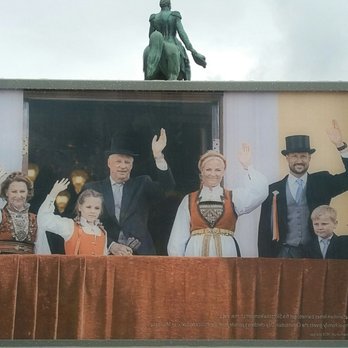 Det Kongelige Slott - Picture of the Royal Family - Landmarks & Historical Buildings Near Me - Oslo, 03 Det Kongelige Slott - Picture of the Royal Family - Landmarks & Historical Buildings Near Me - Oslo, 03