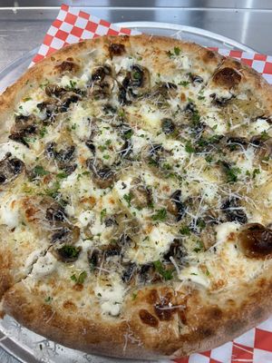 Yearling Pizza by null