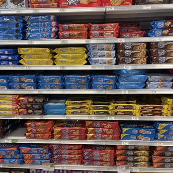Publix - the shelves of a grocery store - Grocery Near Me - Tampa, Florida Publix - the shelves of a grocery store - Grocery Near Me - Tampa, Florida