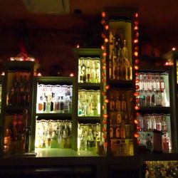 Las Perlas - Behind the bar