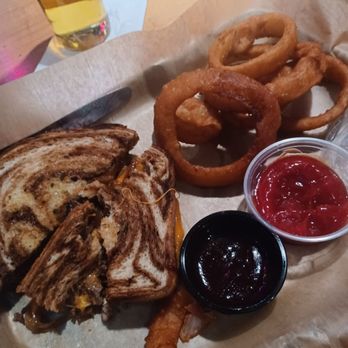 Beacon Tap - Beacon Melt with onion rings - Sports Bars Near Me - Des Plaines, Illinois