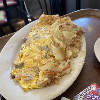 Valois - Veggie omelette - Breakfast & Brunch Near Me - Chicago, Illinois Valois - Veggie omelette - Breakfast & Brunch Near Me - Chicago, Illinois