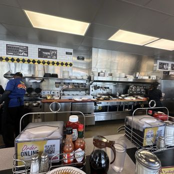 Waffle House - Cooking area - Breakfast & Brunch Near Me - Orlando, Florida Waffle House - Cooking area - Breakfast & Brunch Near Me - Orlando, Florida