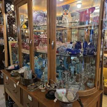 Emily's Antique Corner - Antiques Near Me - Folsom, California