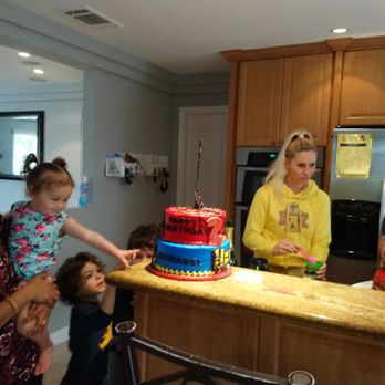 Kevies Kitchen - Cake - Cupcakes Near Me