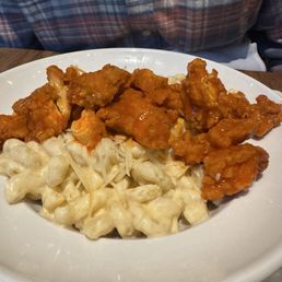 Mac & cheese with buffalo chicken