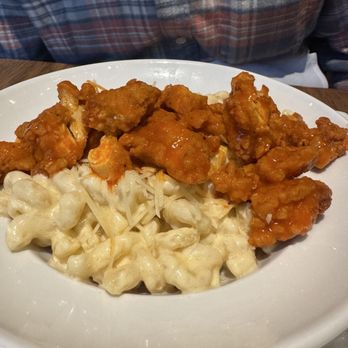 Crave Kitchen & Cocktails - Mac & cheese with buffalo chicken - New American Near Me - Mount Pleasant, South Carolina