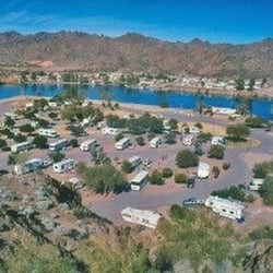 Buckskin Market Marina & Boat - An overlook of the entire park. The shop is to the right side of the picture.