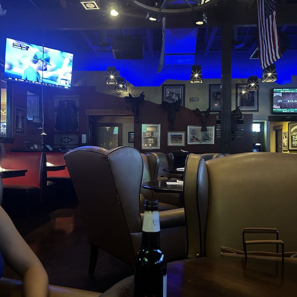 Very spacious and comfortable seating. Plenty of large TVs around Very spacious and comfortable seating. Plenty of large TVs around