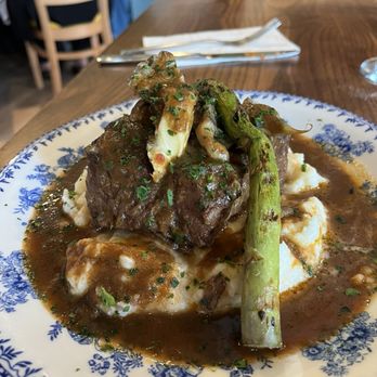 La Voglia Italian Restaurant - Short Rib with mushrooms and garlic mashed potatoes - Italian Near Me - Warminster, Pennsylvania La Voglia Italian Restaurant - Short Rib with mushrooms and garlic mashed potatoes - Italian Near Me - Warminster, Pennsylvania