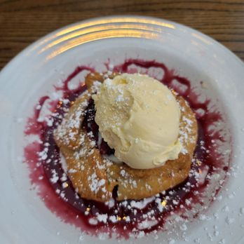 The Main Pub - Berry tart - American Near Me - Manchester, Connecticut