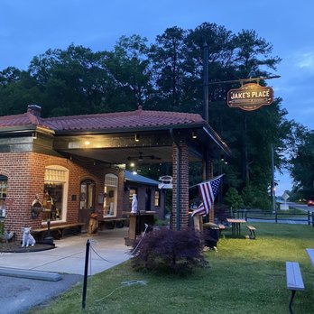 Jake's Place - Rustic and Welcoming - Southern Near Me - Ashland, Virginia