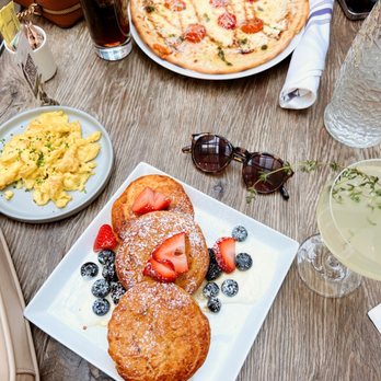 NOMO Kitchen - Lunch Roasted tomato & Basil Flat Bread Pizza Brunch Lemon Ricotta Pancakes, Mixed Berries, Side eggs - New American Near Me - New York, New York