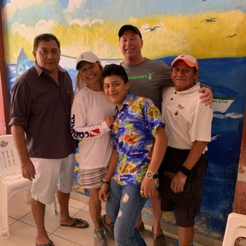 William Restaurant - Taking a pic with the family and crew at William's - Seafood Near Me - San Miguel de Cozumel, ROO William Restaurant - Taking a pic with the family and crew at William's - Seafood Near Me - San Miguel de Cozumel, ROO