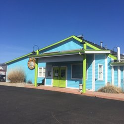 Tokens N Tickets - TERRIBLE SERVICE! The staff was rude,the bus boy kept throwing our food/drinks/cake away! the building is run down. Machines rip you off