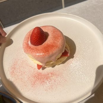 Flipper’s - Strawberry soufflés pancakes - Pancakes Near Me - New York, New York Flipper’s - Strawberry soufflés pancakes - Pancakes Near Me - New York, New York