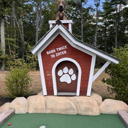 Wicky Ralph’s Ice Cream and Mini Golf - Cute dog house on the course