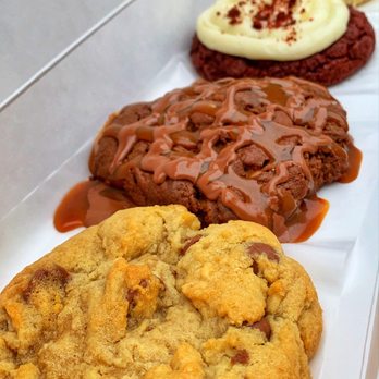 Crumbl - Cypress - Chocolate chip, chocolate caramel, red velvet, cookies and cream - Bakeries Near Me - Cypress, Texas Crumbl - Cypress - Chocolate chip, chocolate caramel, red velvet, cookies and cream - Bakeries Near Me - Cypress, Texas