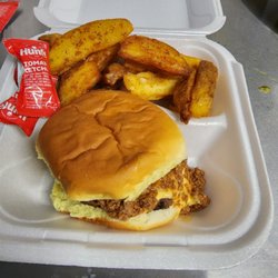 Poor Man's Burger - Chili cheeseburger w/ wedges