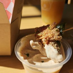 Popcorn chicken with the dipping sauce Popcorn chicken with the dipping sauce