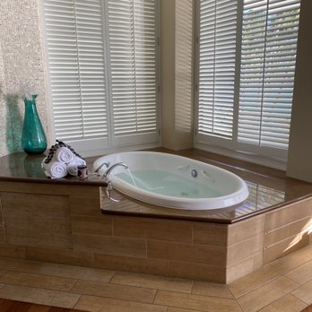 Moana Lani Spa - In suite jacuzzi tub - Day Spas Near Me - Honolulu, Hawaii Moana Lani Spa - In suite jacuzzi tub - Day Spas Near Me - Honolulu, Hawaii