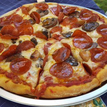 Schwaesdall Winery - Yummy Pizza Made By Schwaesdall Winery - Wineries Near Me - Ramona, California