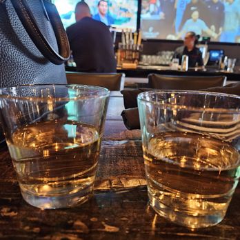 Lucky Strike Orange - Small wine portions - Bowling Near Me - Orange, California