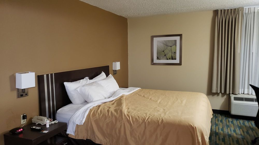 QUALITY INN NEAR SIX FLAGS ST. LOUIS Updated August 2024 25 Photos