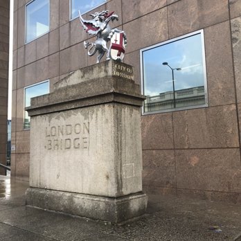 London Bridge - Dragon - Landmarks & Historical Buildings Near Me