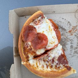 Pizza Hut - Pepperoni pizza