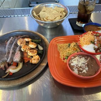 Uno Mas - Steak and shrimp fajitas - Tex-Mex Near Me - Dallas, Texas