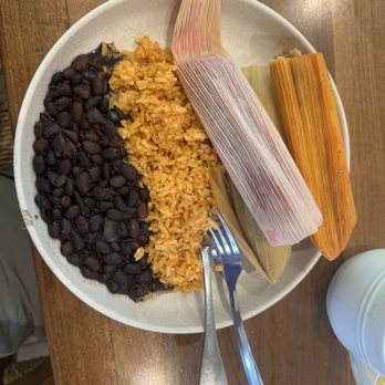 Mi Ranchito - Tres tamales order. Pollo, puerko y strawberry  frilolesnNegros, arriva las sirenas negras y arroz Mexicanomouth watering!!!!! - Mexican Near Me - Austin, Texas