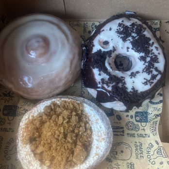 The Salty Donut - Honey Butter Cinna-bun Donut Milk & Cookies peanut Brown Sugar Peach Cobbler - Donuts Near Me - Charlotte, North Carolina The Salty Donut - Honey Butter Cinna-bun Donut Milk & Cookies peanut Brown Sugar Peach Cobbler - Donuts Near Me - Charlotte, North Carolina