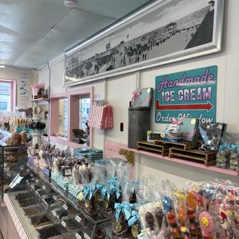 Willeys Scoops & Sweets - Candy Stores Near Me - Salisbury, Massachusetts Willeys Scoops & Sweets - Candy Stores Near Me - Salisbury, Massachusetts