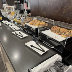 Sakura Lounge - Snacks...