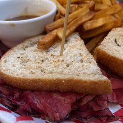 Chuck's Roadhouse Bar & Grill - Montreal smoke meat