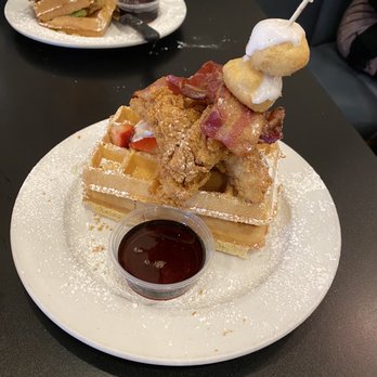 Maple Leaf Diner - American Near Me - Dallas, Texas Maple Leaf Diner - American Near Me - Dallas, Texas