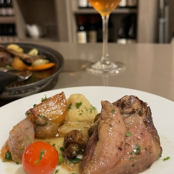 Les Cocottes - pigeon - Bistros Near Me - Paris, 01 Les Cocottes - pigeon - Bistros Near Me - Paris, 01