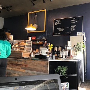 Banjo Coffee - Interior 1 - Coffee & Tea Near Me - Avondale Estates, Georgia