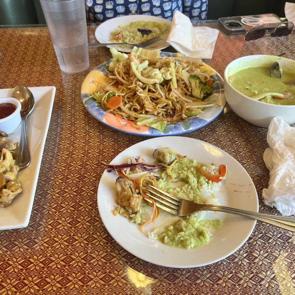 Gogo Thai - Green curry chicken, chow mein, barbecue chicken. Yuck - Thai Near Me - Atascadero, California Gogo Thai - Green curry chicken, chow mein, barbecue chicken. Yuck - Thai Near Me - Atascadero, California