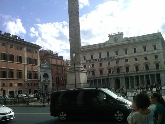 Piazza Colonna by null