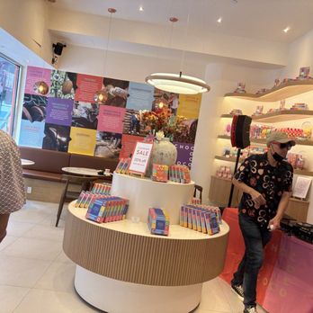 Chococo Midtown - Chocolatiers & Shops Near Me - New York, New York