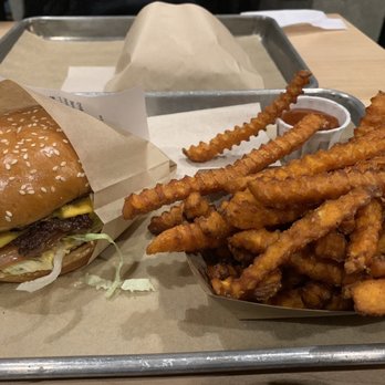 Burgers Park - Park burger and sweet potato fries - Burgers Near Me - North York, Ontario