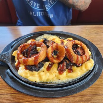 Denny's - Mac 'N Brisket Skillet looked good and was very good according to my partner. - Diners Near Me - Pittsburgh, Pennsylvania