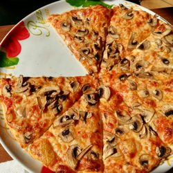 Sportheim Lambrecht Pizzahaus - Lecker, dünne und knusprige Pizza