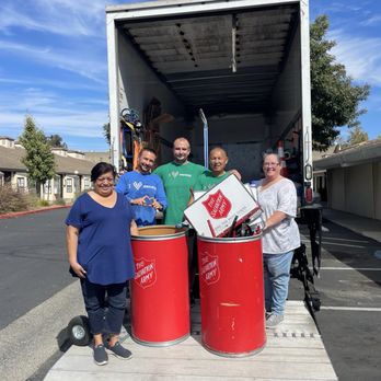 Smoove - Smoove moving crew and Salvation Army staff - Movers Near Me - Folsom, California Smoove - Smoove moving crew and Salvation Army staff - Movers Near Me - Folsom, California
