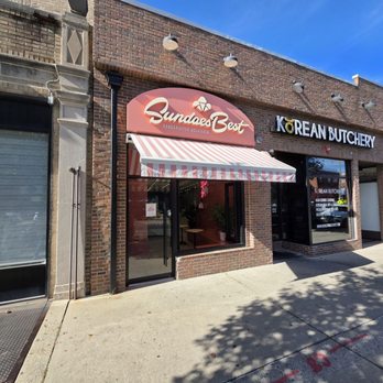 Sundaes Best - Storefront - Ice Cream & Frozen Yogurt Near Me - Palisades Park, New Jersey