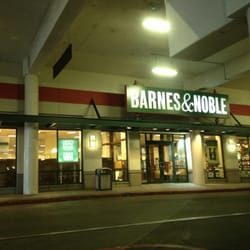 Barnes & Noble - The entrance from the NW parking structure.